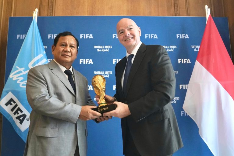 Prabowo Subianto Temui Presiden FIFA Bahas Peningkatan Sepak Bola Indonesia